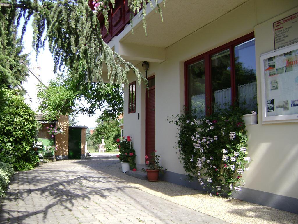 ヘーヴィーズ Muskatli Vendeghaz Bed & Breakfast エクステリア 写真